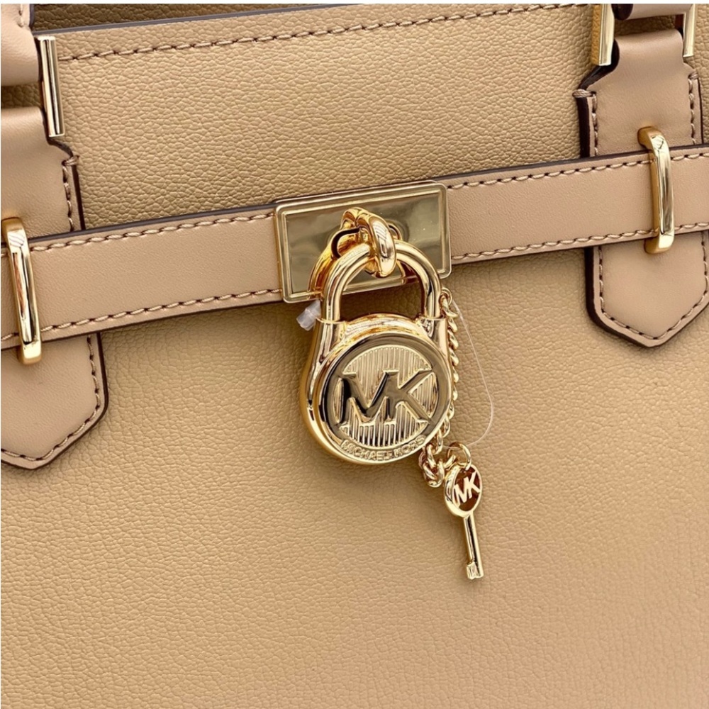 Michael Kors Hamilton
Medium Satchel and
Wallet Set Camel - Picture 9 of 13